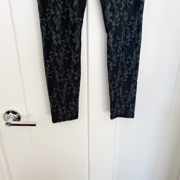 Fabletics Powerhold High Rise Leggings Black/Gray Floral Workout Gym Size Small - Picture 6 of 9